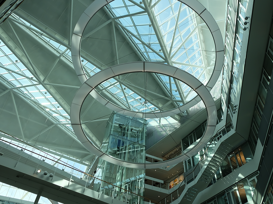 Strandkai 1 – modernes Design und höchste Bauqualität direkt an der Elbe.