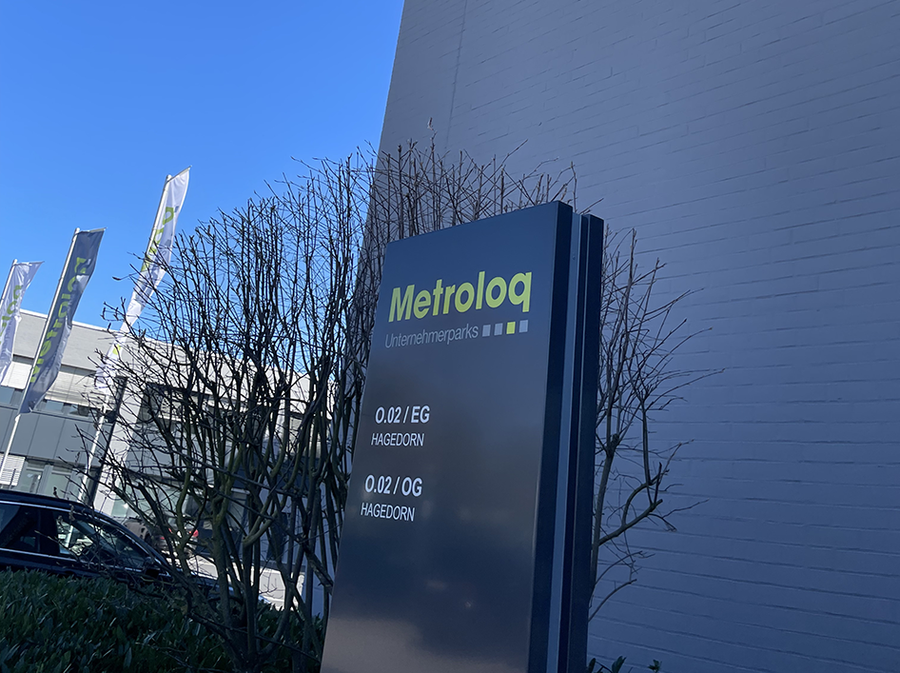 Wegweiserschild im Metroloq Unternehmerpark in Pulheim