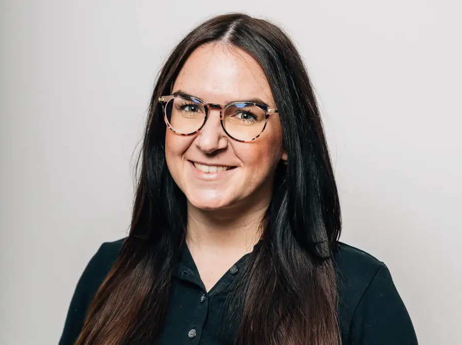 Porträt einer Mitarbeiterin der Gölzner GmbH