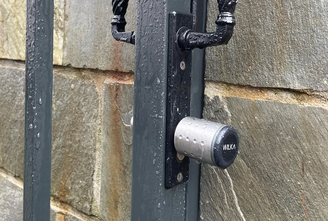 Einsatz bei Wind und Wetter WILKA Schließzylinder haben sich bereits an Außentüren unter anderem bei Regen, Eis und häufigem Nebel sowie Wassernähe bewiesen.