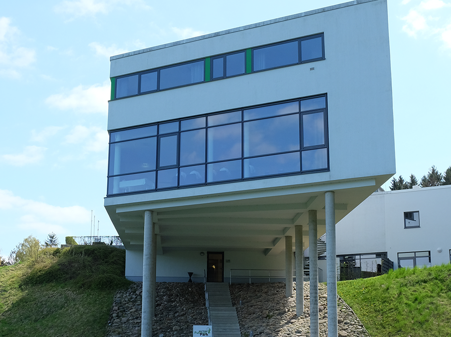 Der Uwe-Seeler-Fußballpark vereint sportliche Leidenschaft und das Erbe einer deutschen Fußballlegende.